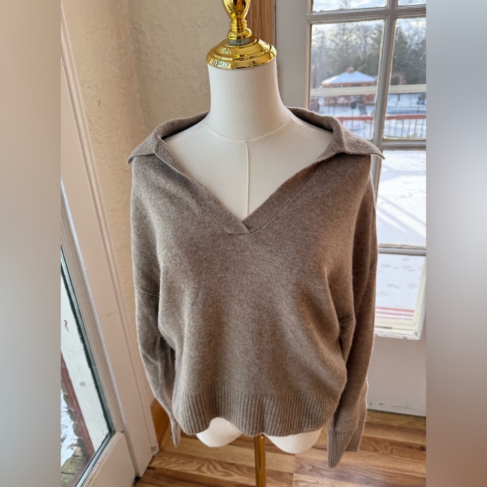 J CREW new sweater size M (no tags but never used)